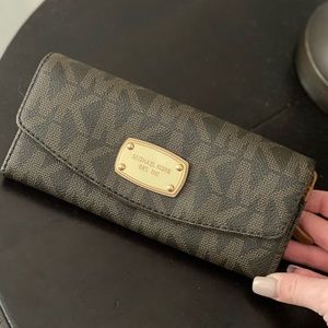 Michael Kors wallet like new condition